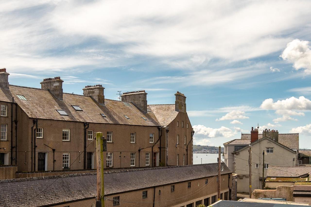 Castle Court Hotel โบมาริส ภายนอก รูปภาพ