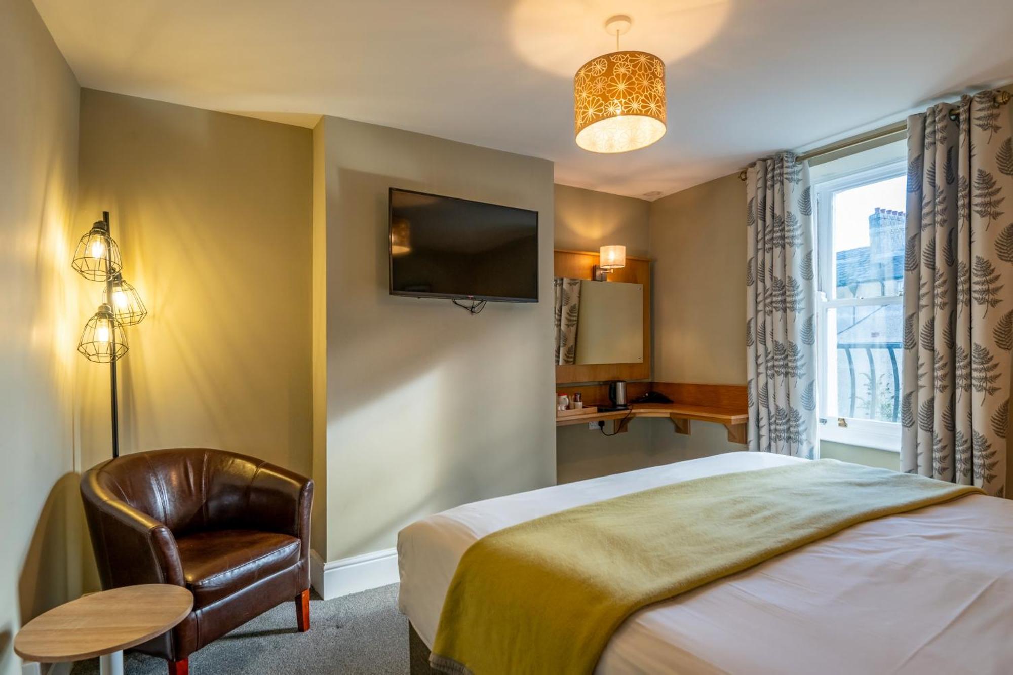 Castle Court Hotel โบมาริส ภายนอก รูปภาพ