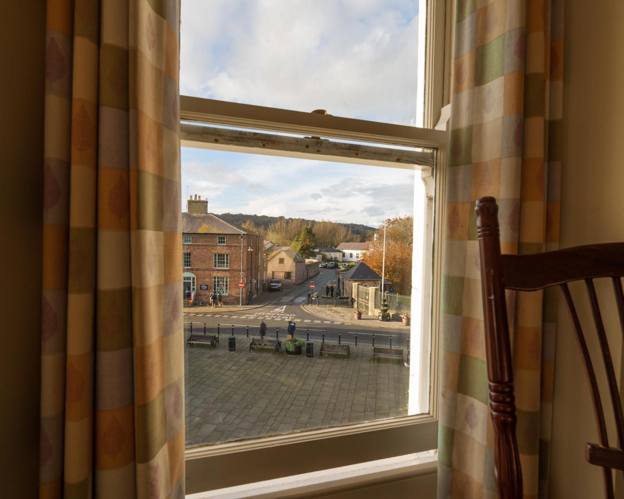 Castle Court Hotel โบมาริส ภายนอก รูปภาพ