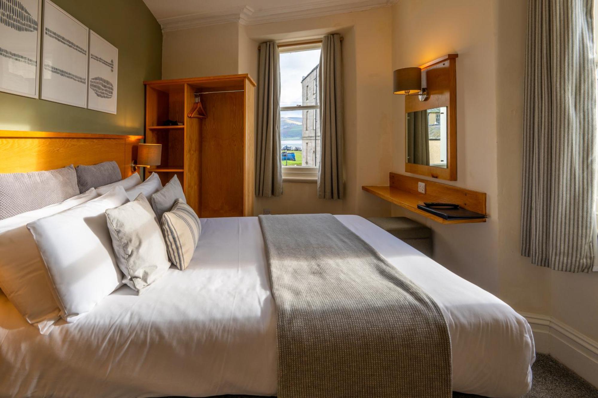 Castle Court Hotel โบมาริส ภายนอก รูปภาพ
